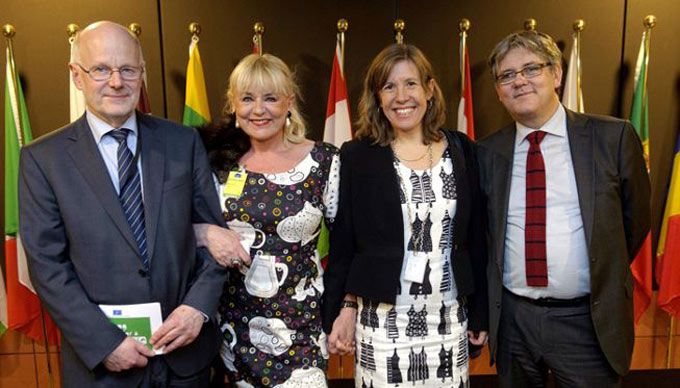 Livstycket tar emot 2012 EESC Civil Society Prize i Bryssel
